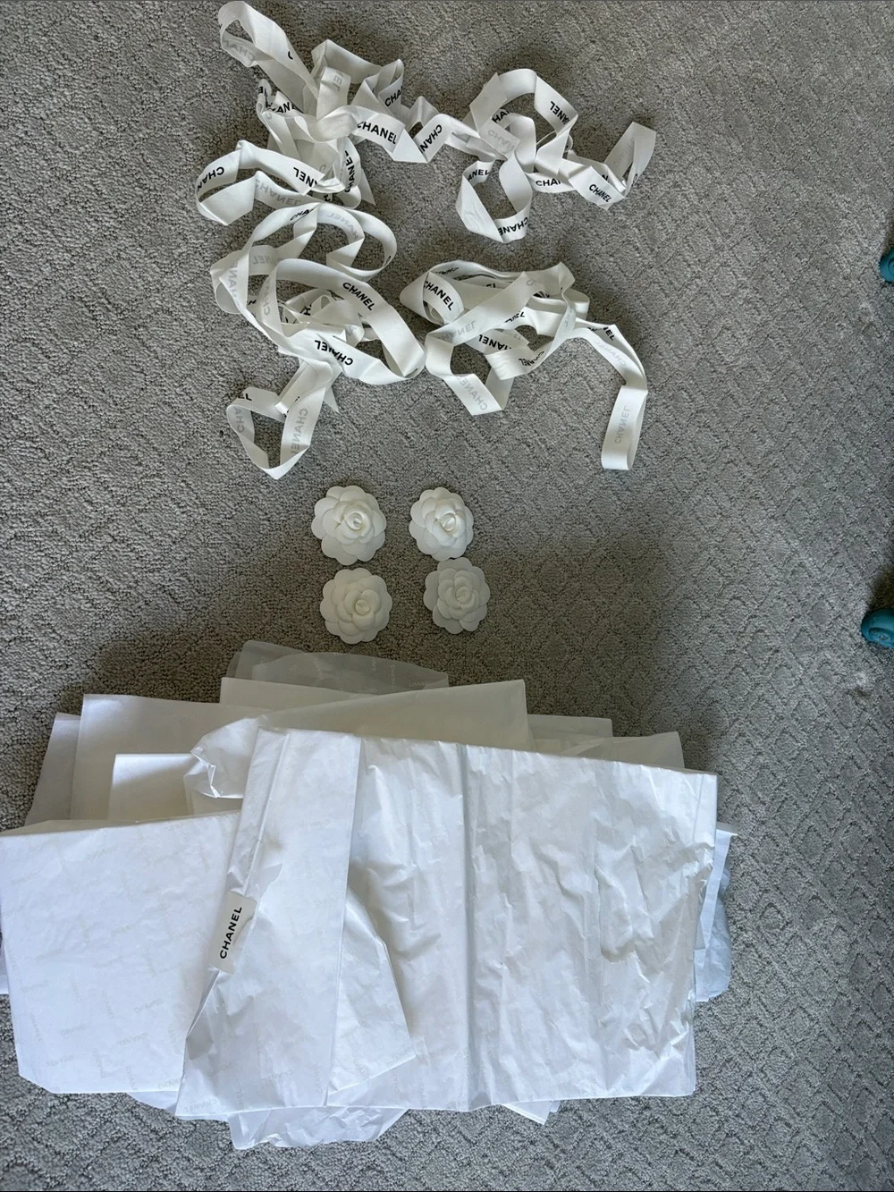 CHANEL 4 White Ribbons, 4 Camellia Flowers & 21 Tissue Paper Packaging Pieces